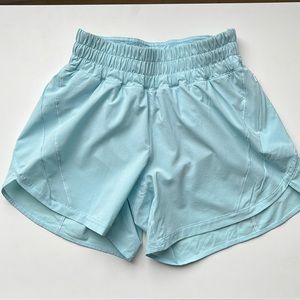 Lululemon - Short Track That 13 cm- excellent condition (worn 1 time)